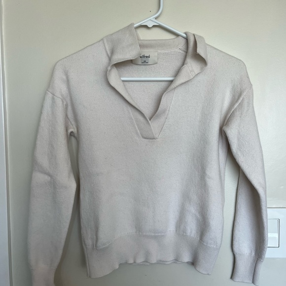 beige aritzia sweater